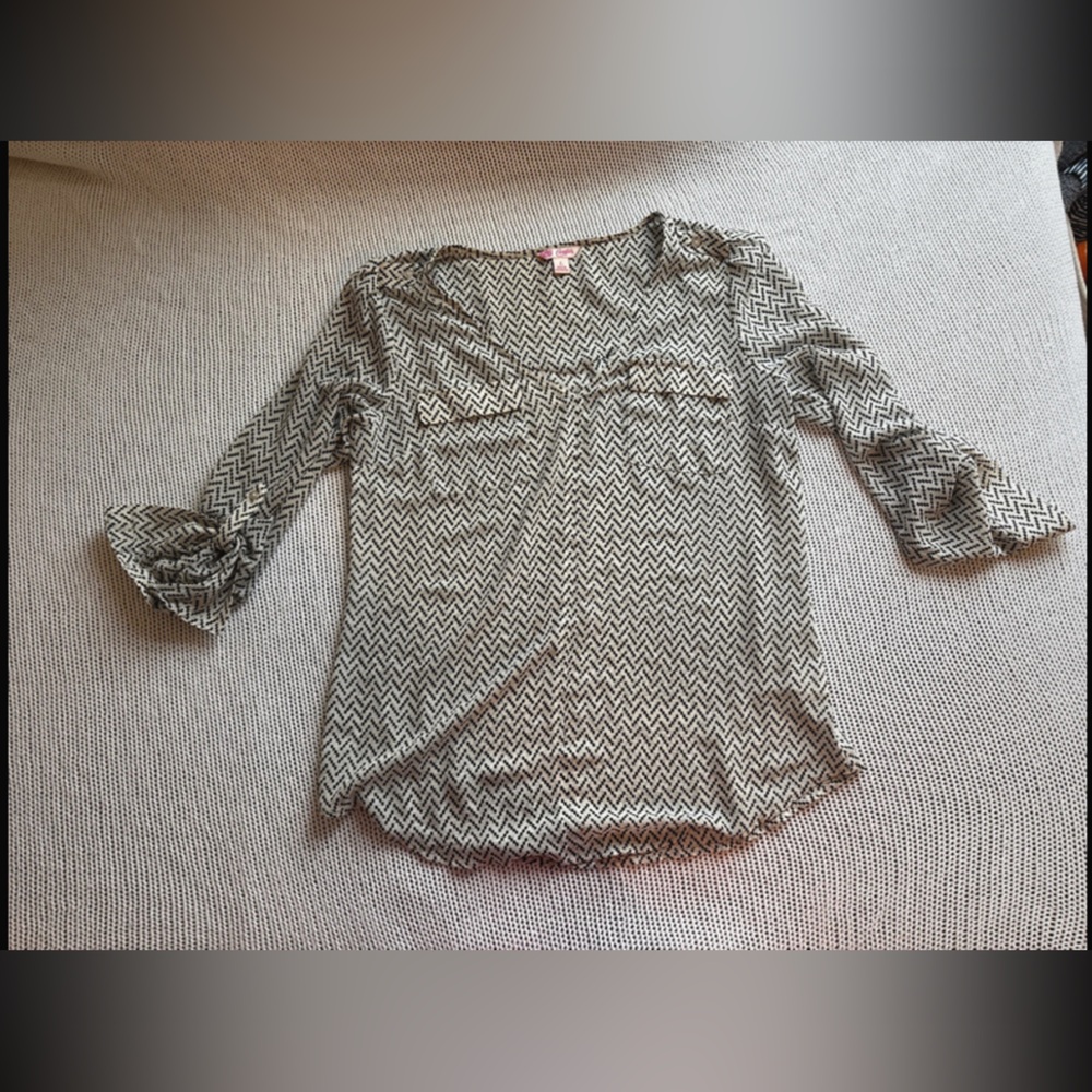 Candie's Gray and Tan Fitted Blouse with Cuffed 3/4 Sleeves